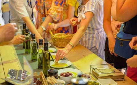 Private Olive Oil Tasting and Lunch Tour in Korakochori