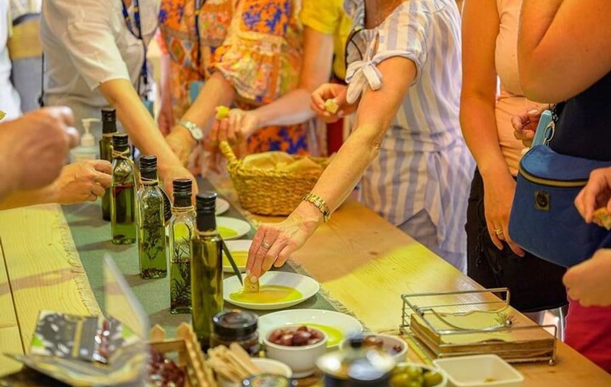 Private Olive Oil Tour & Tasting with Lunch from Katakolo Port