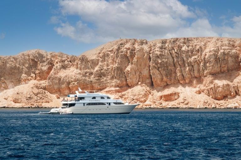 «Delizioso pranzo barbecue servito a bordo durante l'escursione di snorkeling a Ras Muhammad.»