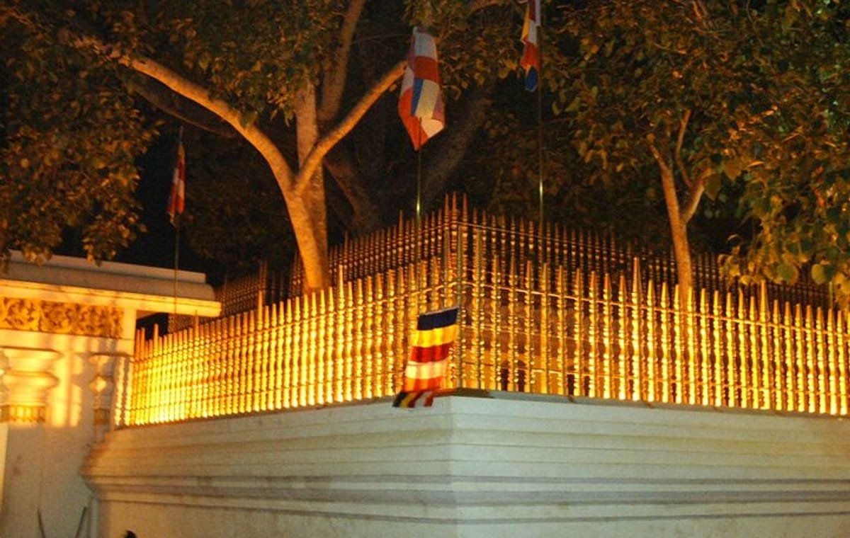 Anuradhapura And Aukana All Inclusive Day Tour From Negombo