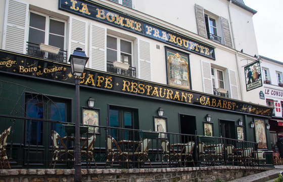 Guided Tour of Montmartre with Dinner and Traditional Cabaret