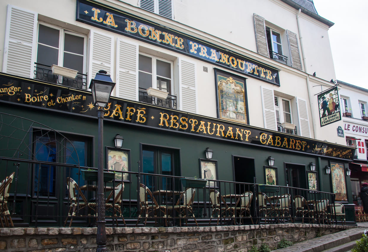 Guided Tour of Montmartre with Dinner and Traditional Cabaret 2