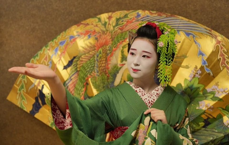 The Art of Geisha: Exclusive Show & Gion Walking Tour