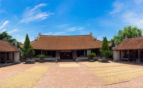Duong Lam Ancient Village Day Trip from Hanoi
