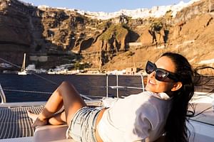 Shared Morning Cruise around Santorini's best beaches