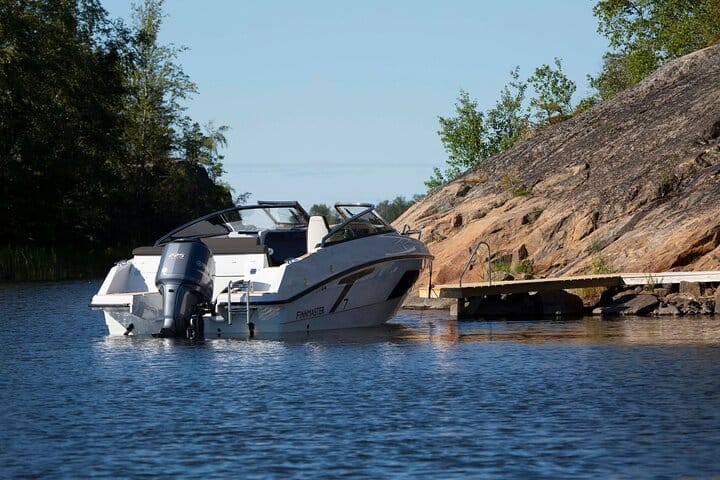 2-Hours Private VIP Tour by Modern Boat in Helsinki Archipelago