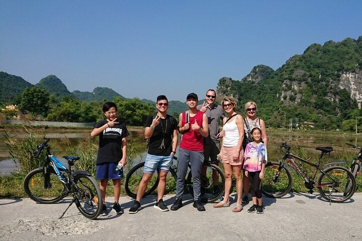 Ninh Binh Full Day Tour Visit Hoa Lu Tam Coc & Mua Cave