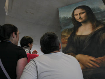 Louvre Museum Tour: Uncover Murders and Mysteries
