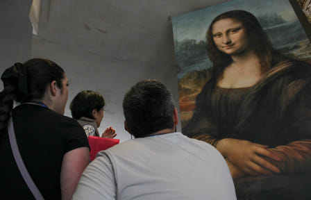 Louvre Museum Tour: Uncover Murders and Mysteries