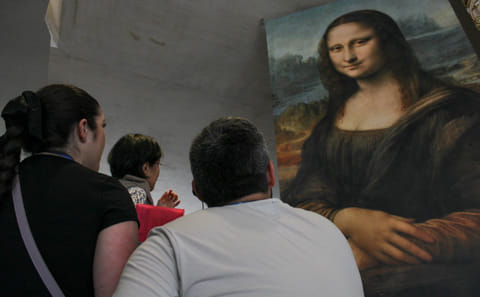 Louvre Museum Tour: Uncover Murders and Mysteries