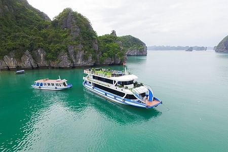 La Casta Cruise – Luxury 5 Star Experience in Halong Bay with Jacuzzi & Activities