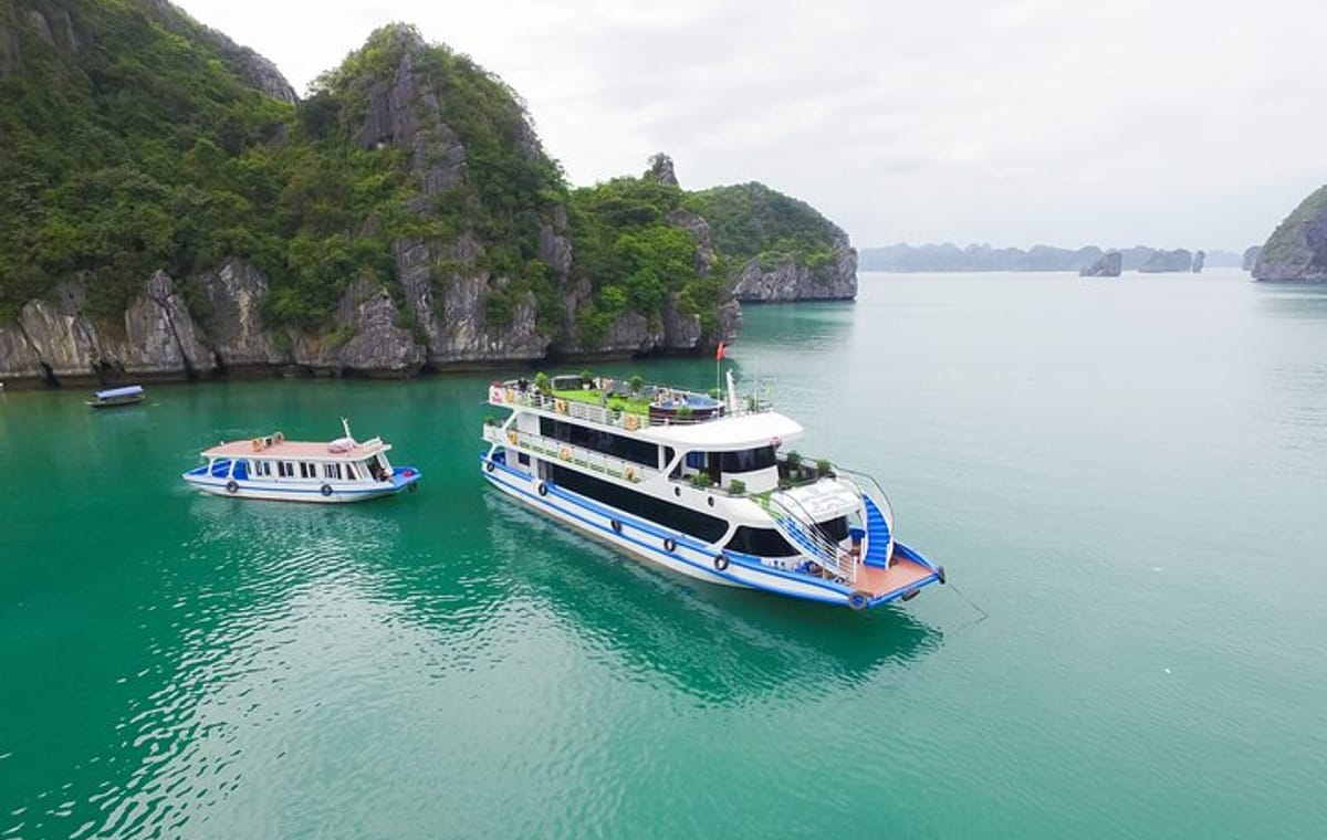 LA CASTA CRUISE – Halong Luxury 5 Star Cruise – Seasonal Jacuzzi