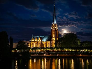Private 10-Hour Cultural Tour of Frankfurt with Photography