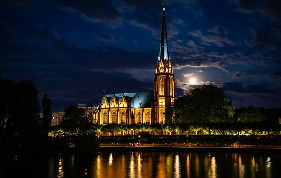 Private 10-Hour Cultural Tour of Frankfurt with Photography