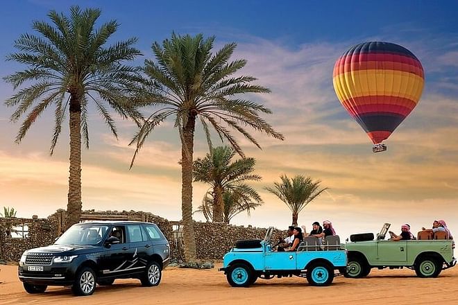 Vuelo en globo por Dubái, recorrido en camello y coche antiguo