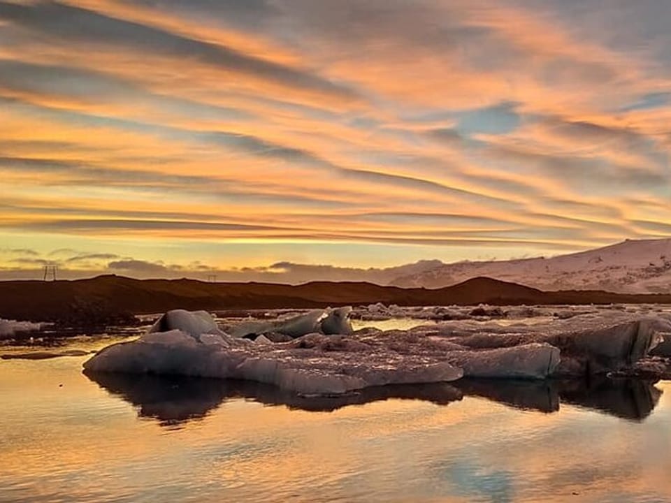 Glacier Lagoon, Diamond Beach, Black Sand Beaches and Waterfalls — Diamond tours Iceland ehf