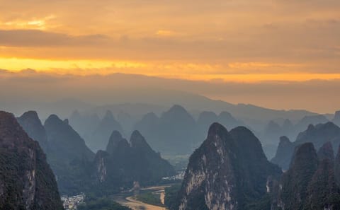 Private Sunrise Tour of Xianggong Mountain in Yangshuo