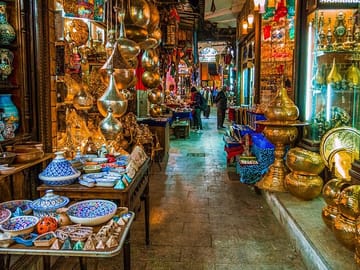 Private Cultural Tour of Historic Old Cairo and Giza