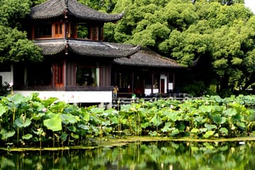 West Lake Scenic Cruise and Key Attractions Tour in Hangzhou