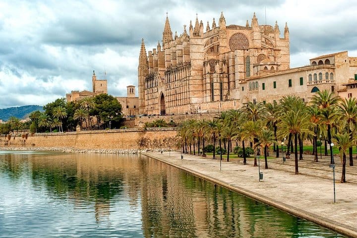Mallorca Full Day Tour by Train, Tram and Boat 8