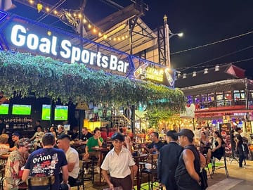 Night Market and Pub Street Walking Tour in Siem Reap