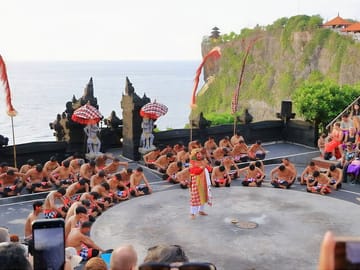 Uluwatu Temple Tour with Kecak Dance and Scenic Beaches