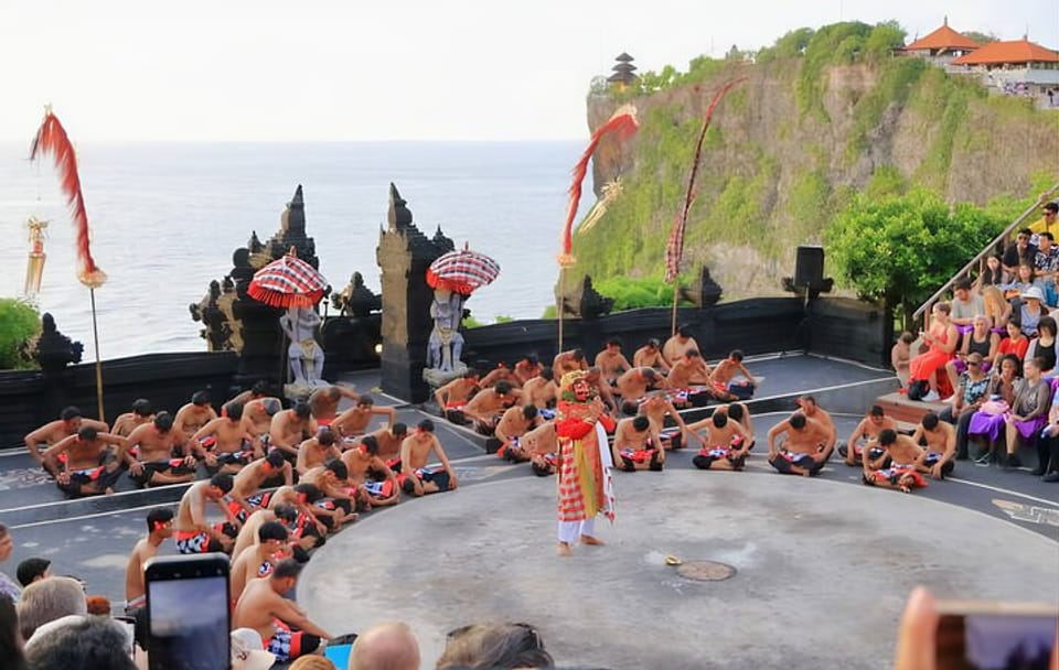 Uluwatu Temple Tour with Kecak Dance and Scenic Beaches