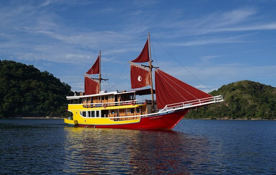 Multi-Day Sailboat Tour of Komodo National Park from Labuan Bajo