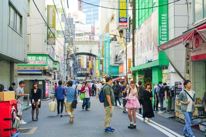 Experience the passion of electronics enthusiasts who built Akihabara. Their dedication laid the foundation for Japan’s world-class technology and otaku culture.