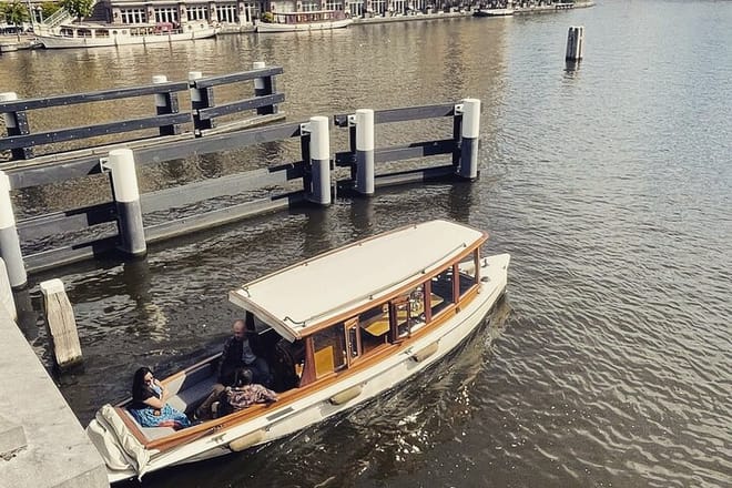 Amsterdam Breakfast Cruise on Private Luxury Boat  10
