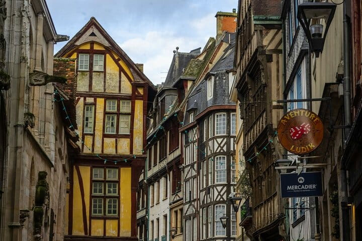 Rouen Private Walking Tour with Local Guide  2