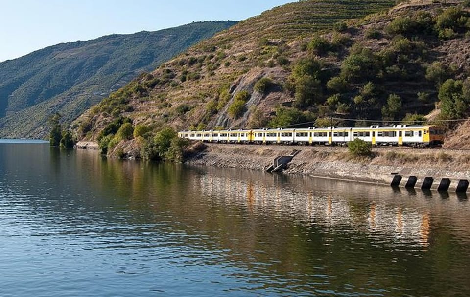 Day Trip from Porto to Régua by Bus and Return by Boat
