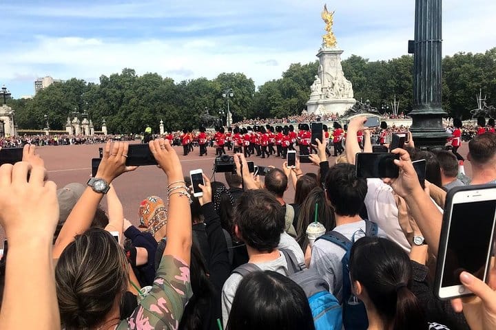 Half Day Traditional Private London Tour by Walking & Public Transportation 2