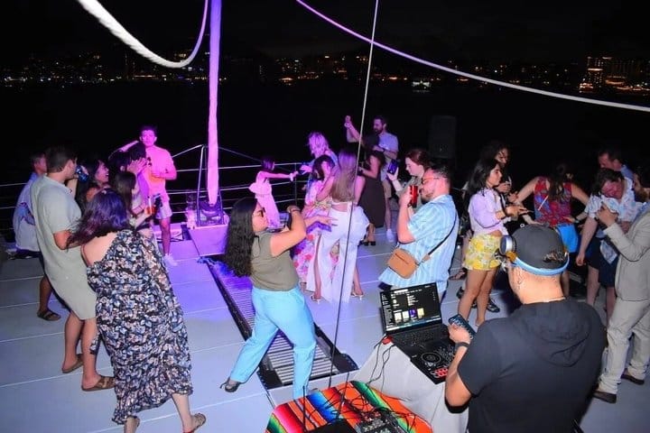 Cabo San Lucas Sunset Cruise Live Mariachi, Dance and Open Bar 9