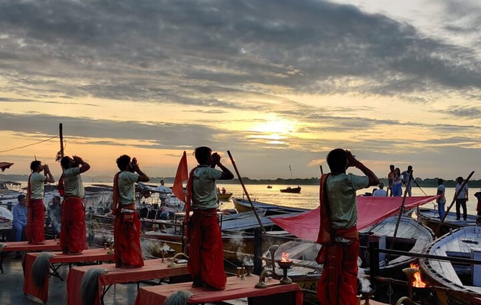 Full Day Cultural Tour of Varanasi and Agra Highlights