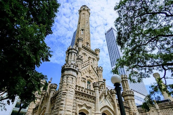 Magnificent Mile Scavenger Hunt: Chicago Walking Tour and Game