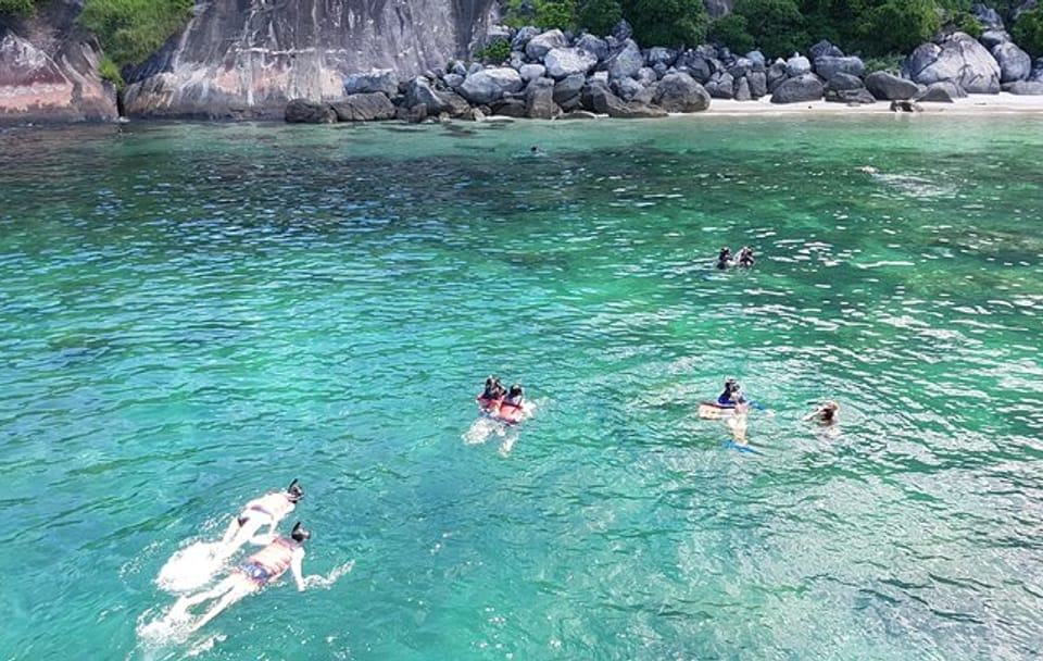 Snorkeling Tour of Cham Islands from Hoi An by Wooden Boat