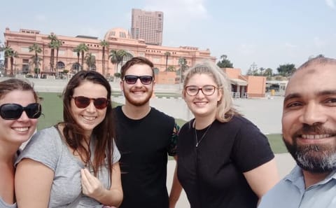 Private Tour of Great Pyramids, Sphinx & Egyptian Museum in Cairo