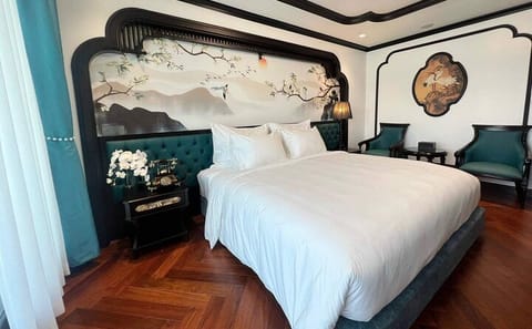 6 Star Ha Long Bay 2 Day 1 Night Cruise with Catherine Cruises