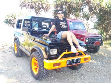 Caving Adventure at Jomblang Cave and Gondola Beach Tour