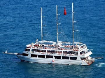 Alanya All-Inclusive Yacht Tour with Hotel Transfers