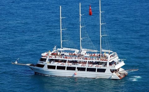 Alanya All-Inclusive Yacht Tour with Hotel Transfers