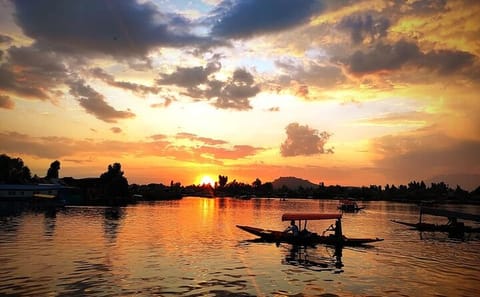 7-Day Romantic Tour of Kashmir from Srinagar with Gulmarg and Pahalgam