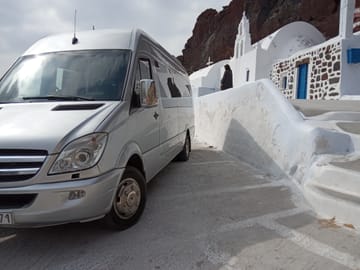 Private Sightseeing Tour of Oia and Akrotiri in Santorini