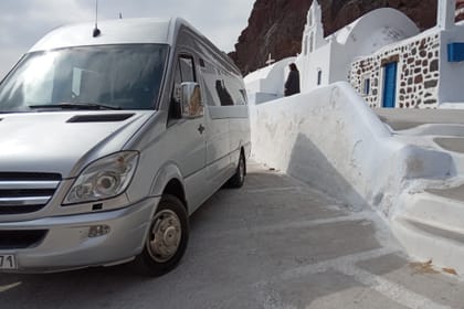 Private Sightseeing Tour of Oia and Akrotiri in Santorini