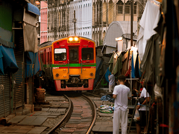 Classic tour in Maekong railway + Damnoen Saduak Floating Market + IG cafe