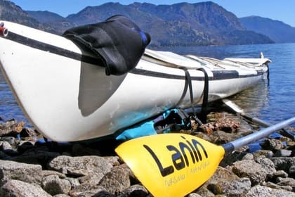 Kayaking in Machonico lakes on the Siete Lagos trail