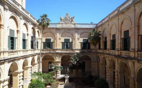 Private Guided Walking Tour of Valletta's Historic Sites
