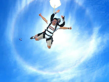 From Pattaya: Tandem Skydive Admission Ticket