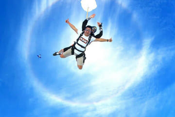 From Pattaya: Tandem Skydive Admission Ticket